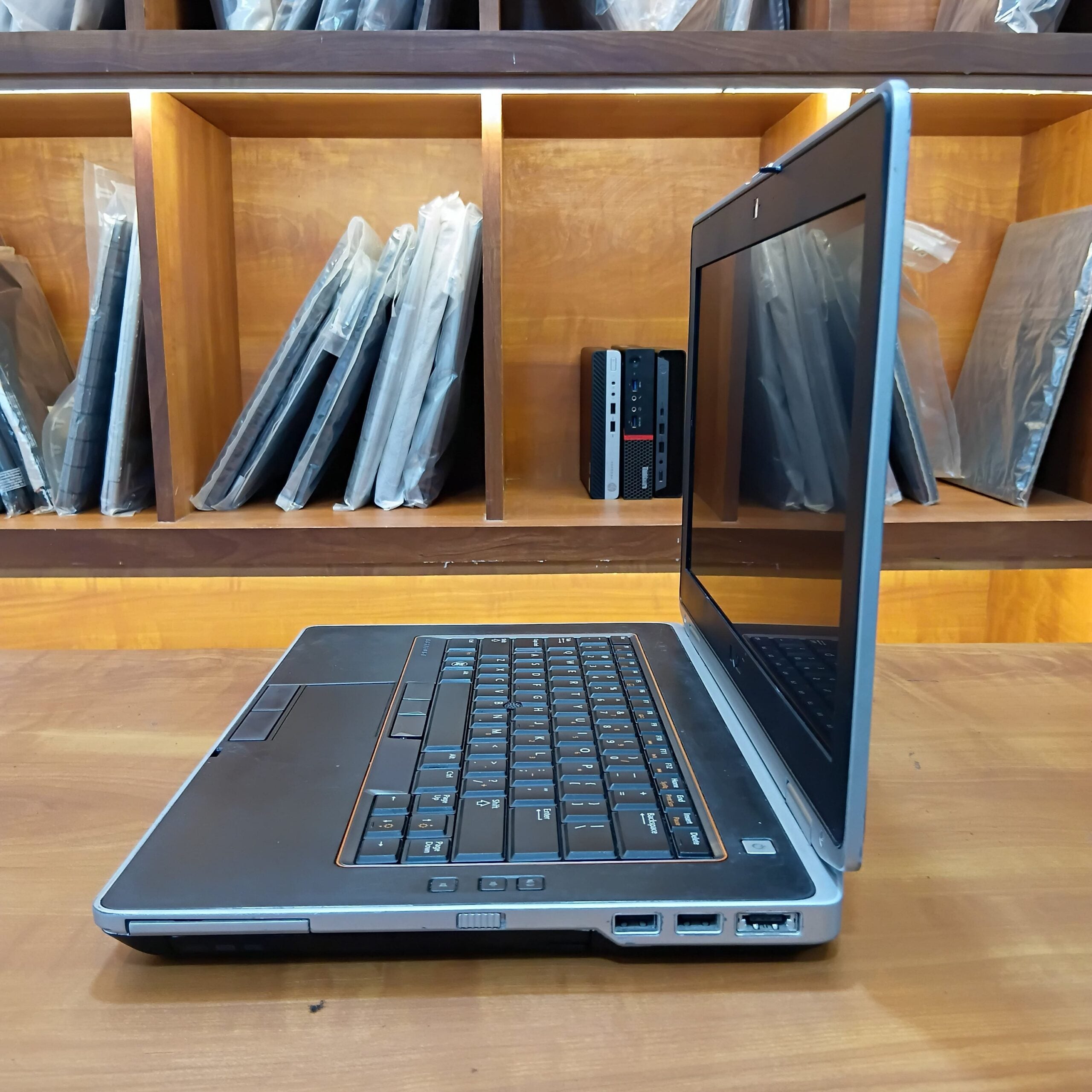 Dell Latitude E6420 Intel Core I5-2410M @ 2.40 GHz 8GB RAM 256GB SSD