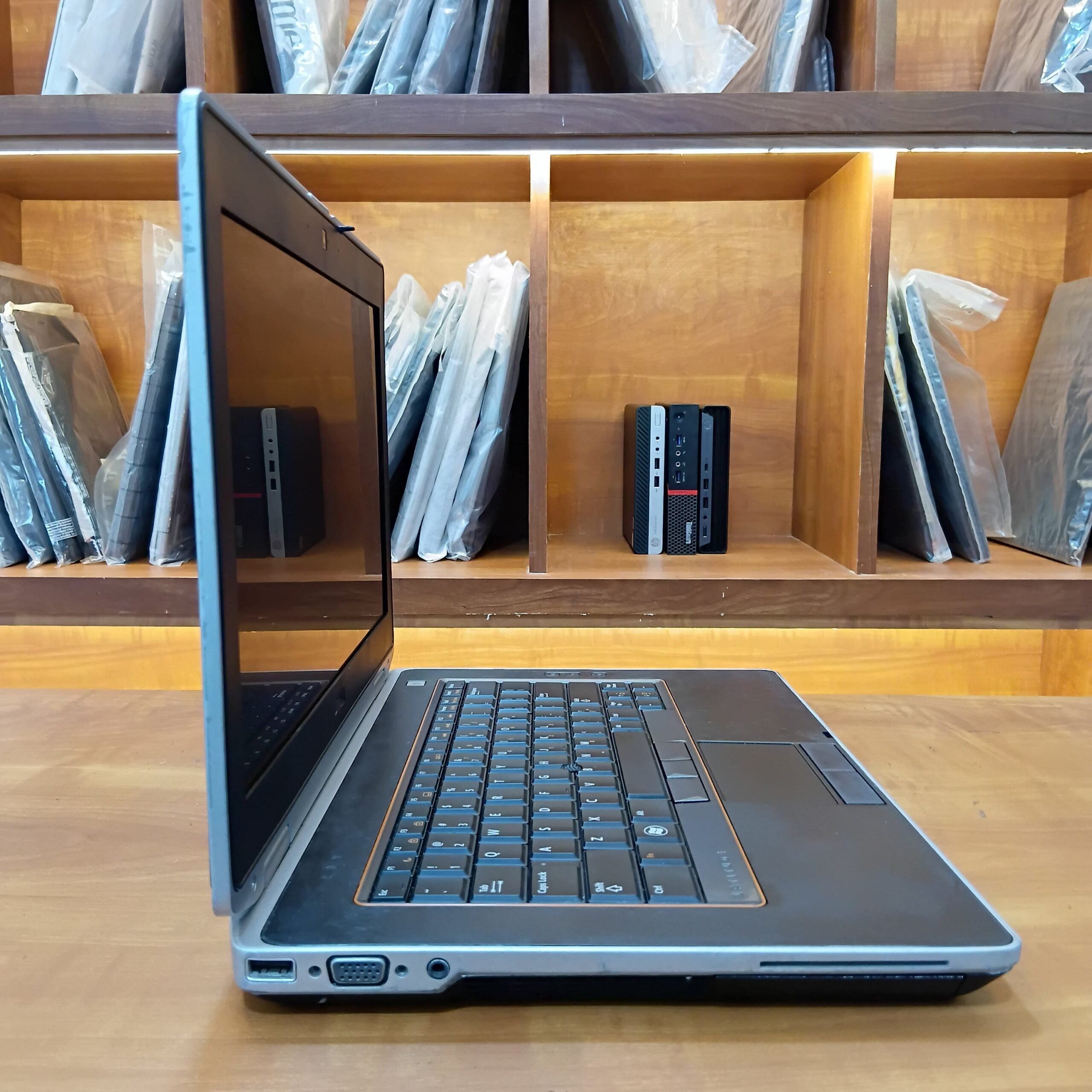 Dell Latitude E6420 Intel Core I5-2410M @ 2.40 GHz 8GB RAM 256GB SSD