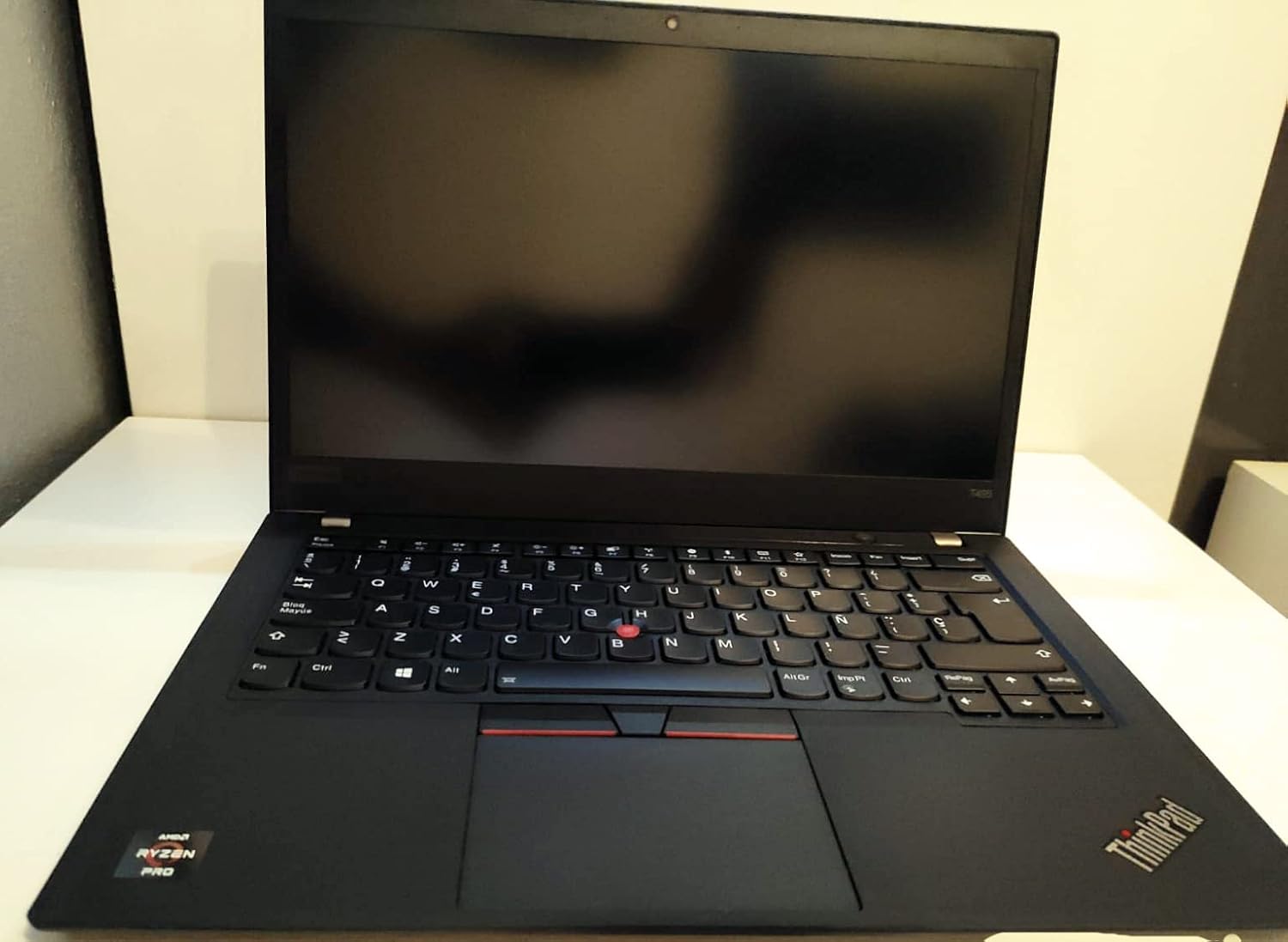 Lenovo ThinkPad T495 14" FHD (1920x1080) Multi-Touch, Anti-Glare Display - AMD Ryzen 5 PRO 3500U Processor, 16GB RAM, 512GB PCIe-NVMe SSD, Windows 10 Pro 64-bit